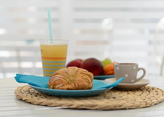 לינה וארוחת בוקר Vistamare 4*