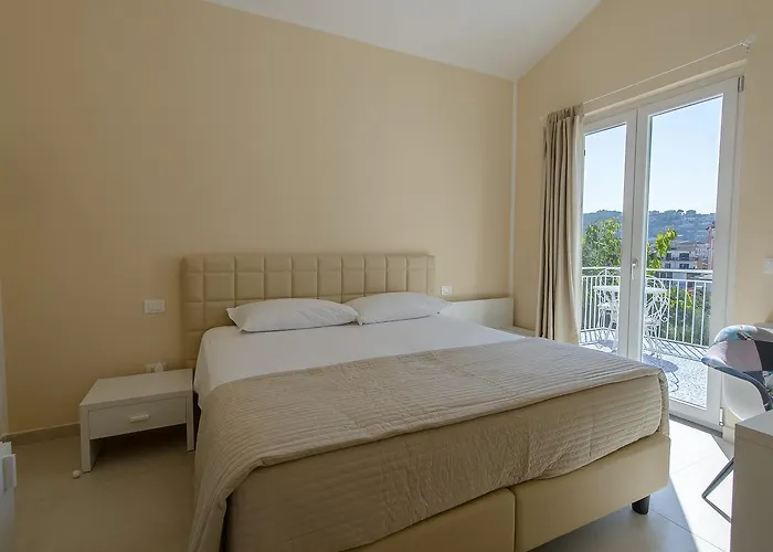 Vistamare לינה וארוחת בוקר 4*